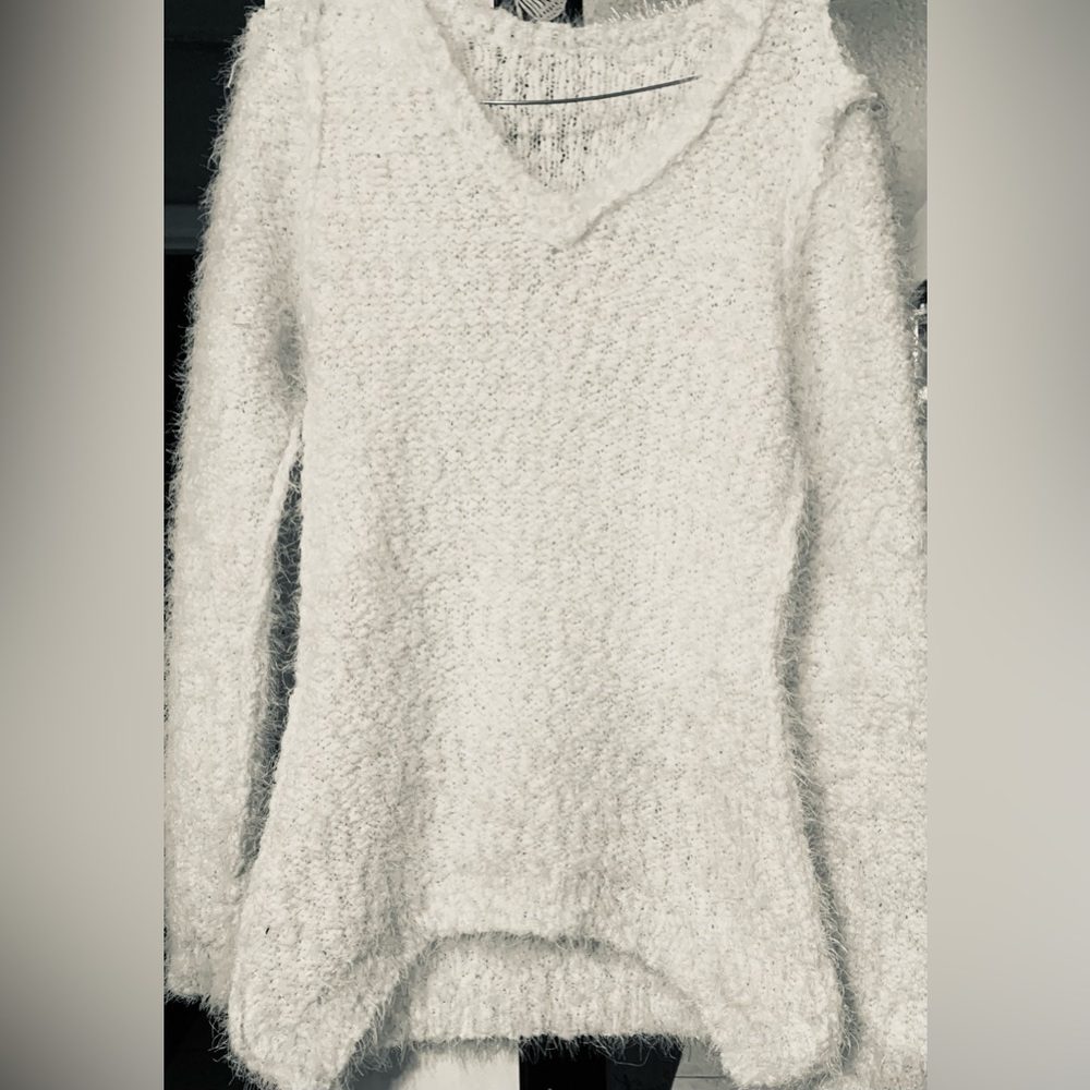 White fuzzy sweater top 🤍